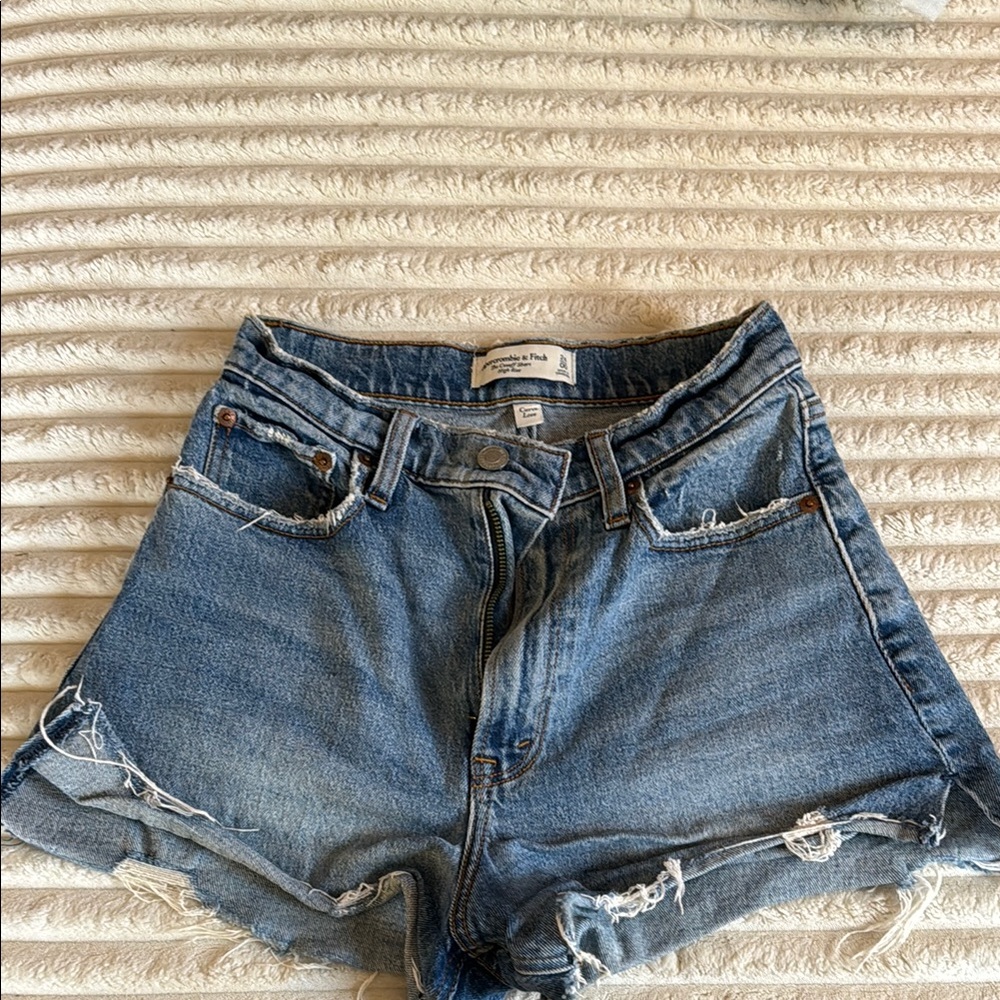 Abercrombie and Fitch - Curve Love The Cutoff Short High Rise